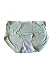Load image into Gallery viewer, D04 Seamless Comfortable Panties (Size L) (Color random)
